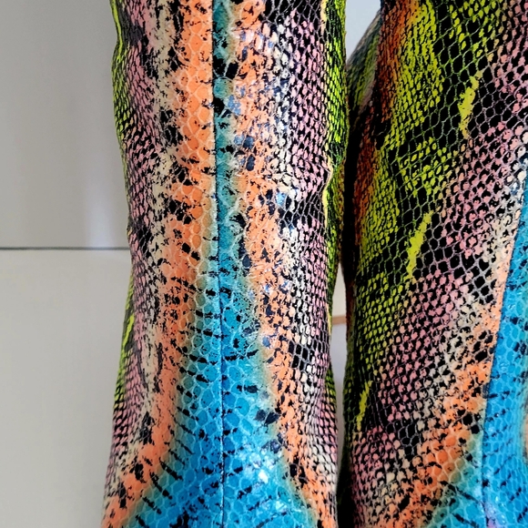 Azalea Wang Dolls Kill Skywalker ARCOIRIS Faux Snakeskin Booties Size 9 - Picture 4 of 16